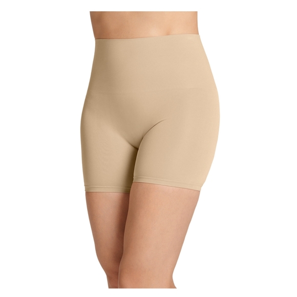 ✨🆕✨ Jockey Essentials Women's Seamfree Slimming Short - Picture 2 of 4